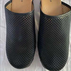 Navy Blue Lll Bean leather clogs. Excellent condition. Women’s size 10M.